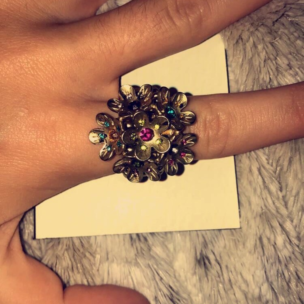 Flower ring - Picture 2 of 2
